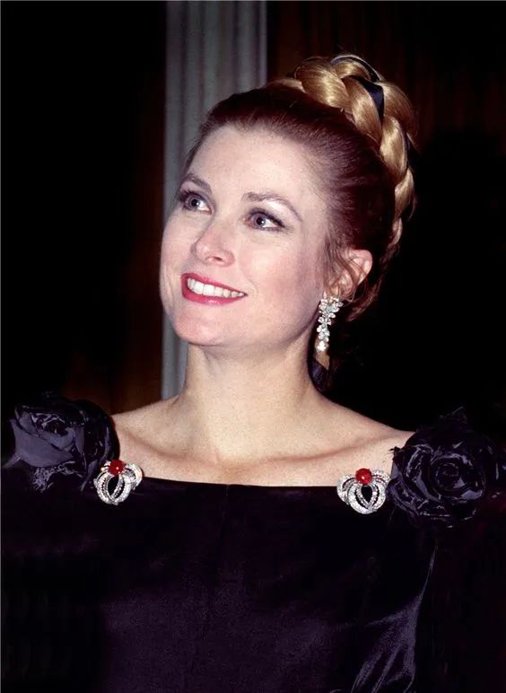 见证你投资眼光的时候到啦!王室最爱,拍卖必争的“宝石之王”你入手了吗?