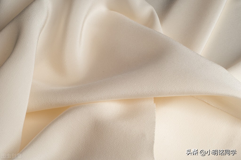 哪一种面料成分夏季穿戴比较凉爽,什么面料T恤比较适合夏天穿