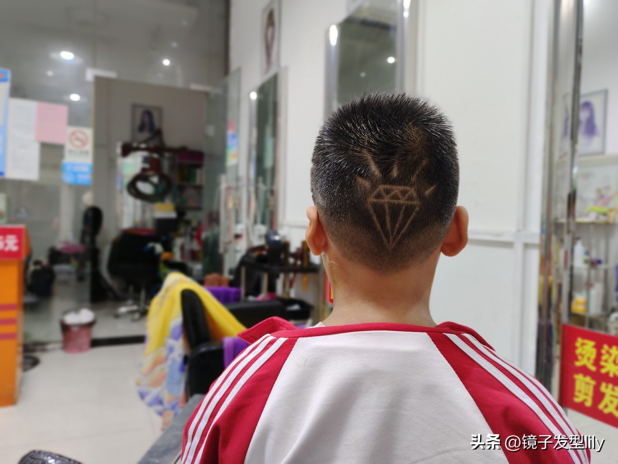 好看的发型小男孩又简单又帅,最帅气的小男孩发型19款