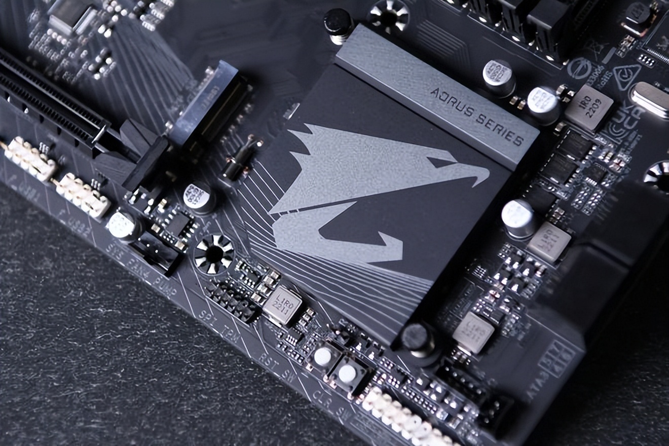 技嘉b760m电竞小雕是丐版吗,技嘉b760ddr4小雕评测