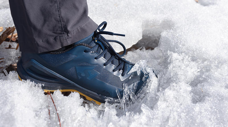 秋冬户外防水防滑软底徒步鞋,全防水全透气徒步鞋