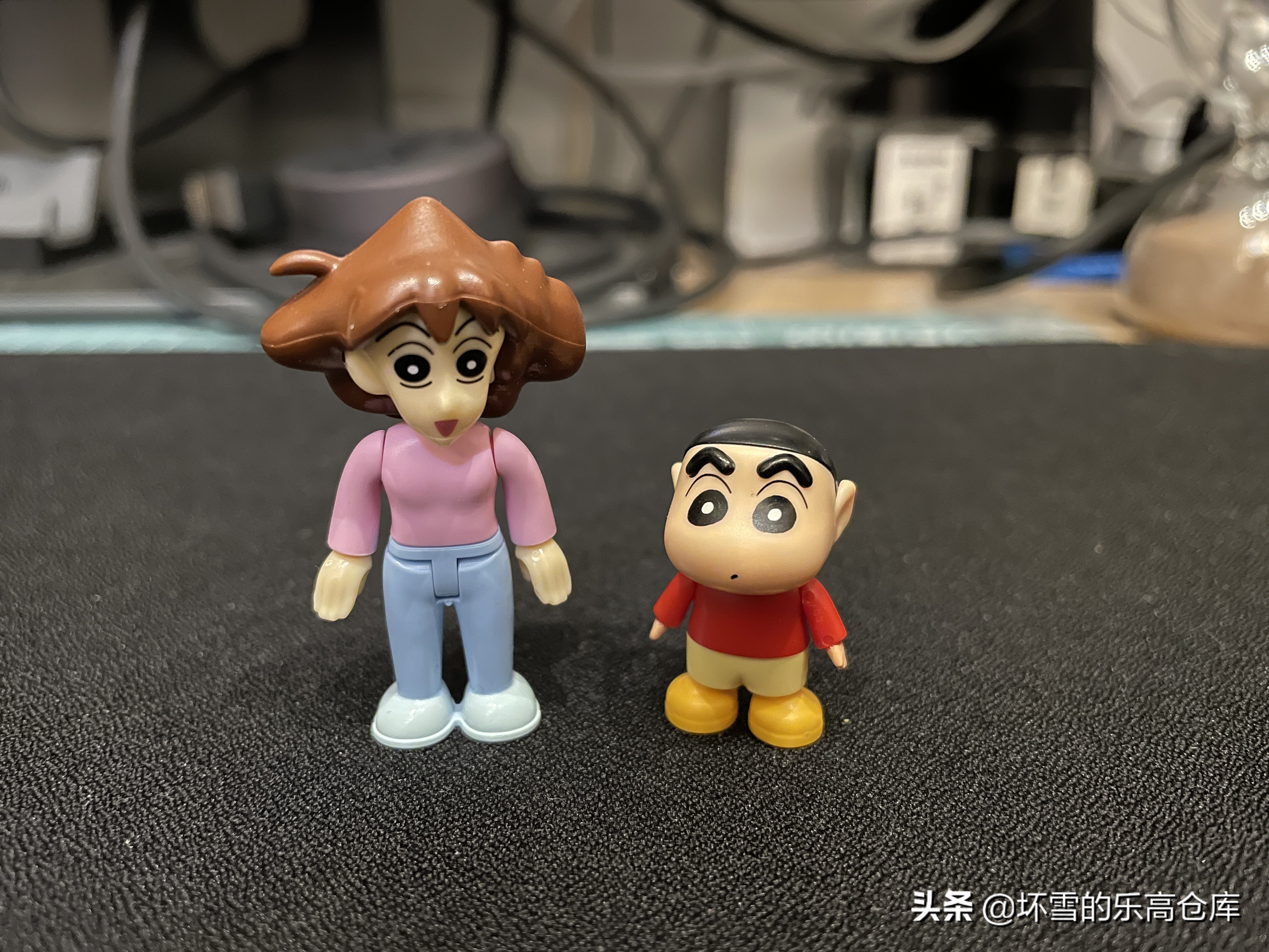 小新来妮妮家看动感超人,小新玩动感超人游戏