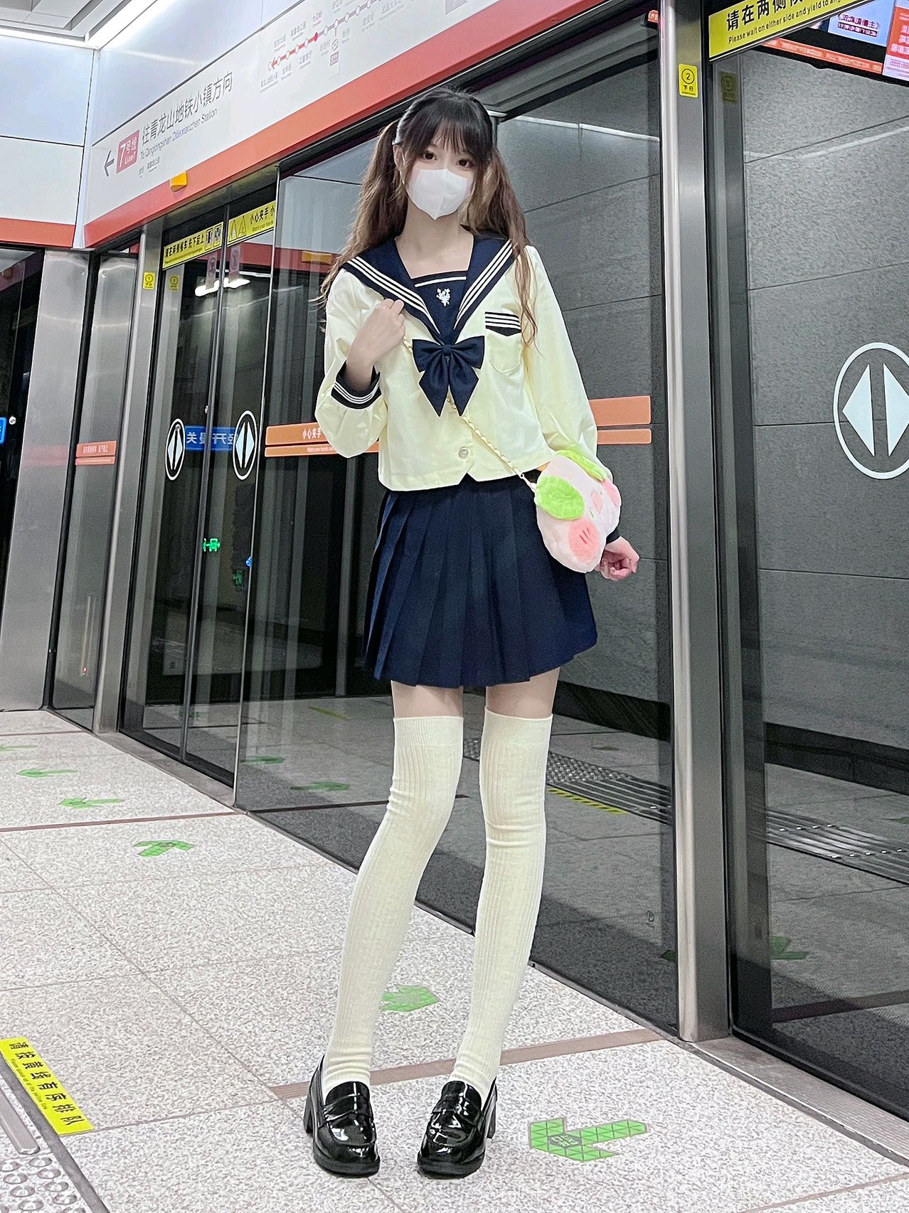 jk制服搭配什么颜色长筒袜,jk制服配白色长筒袜真的好看吗