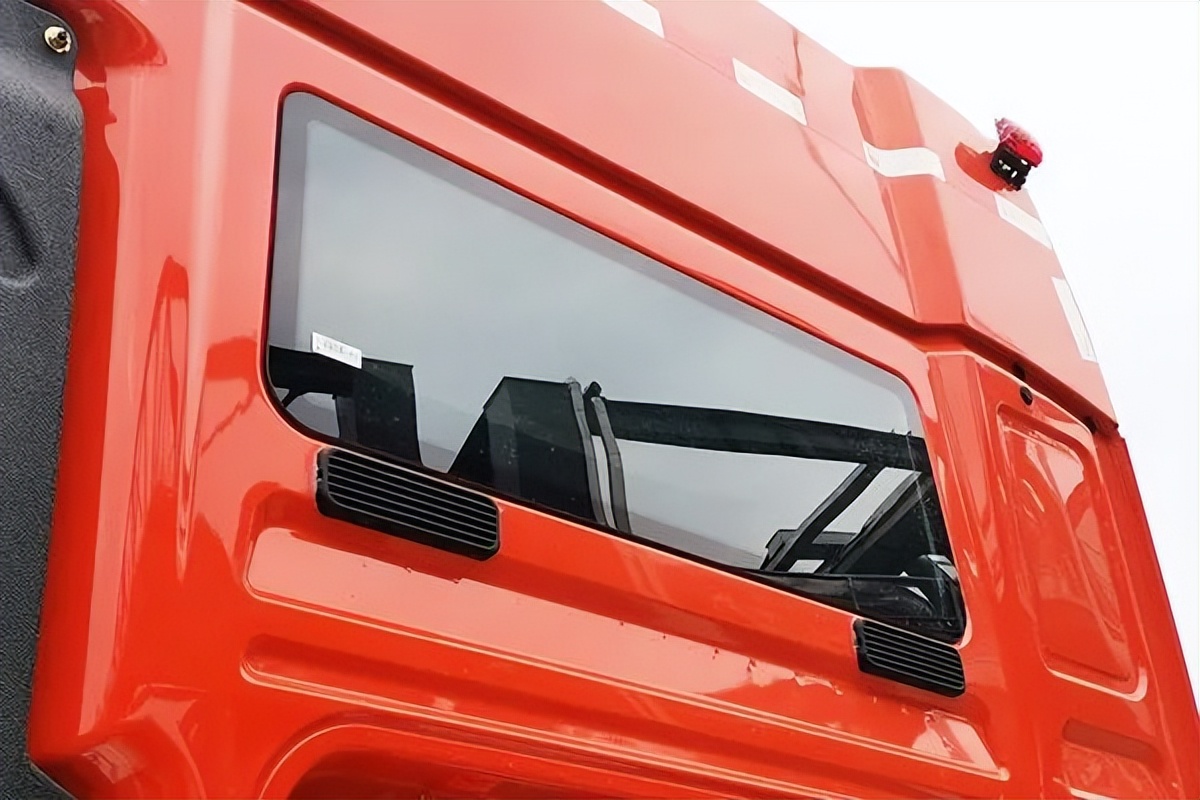 中国重汽豪沃t7车型尺寸,豪沃tx7最新版6.8米卡车