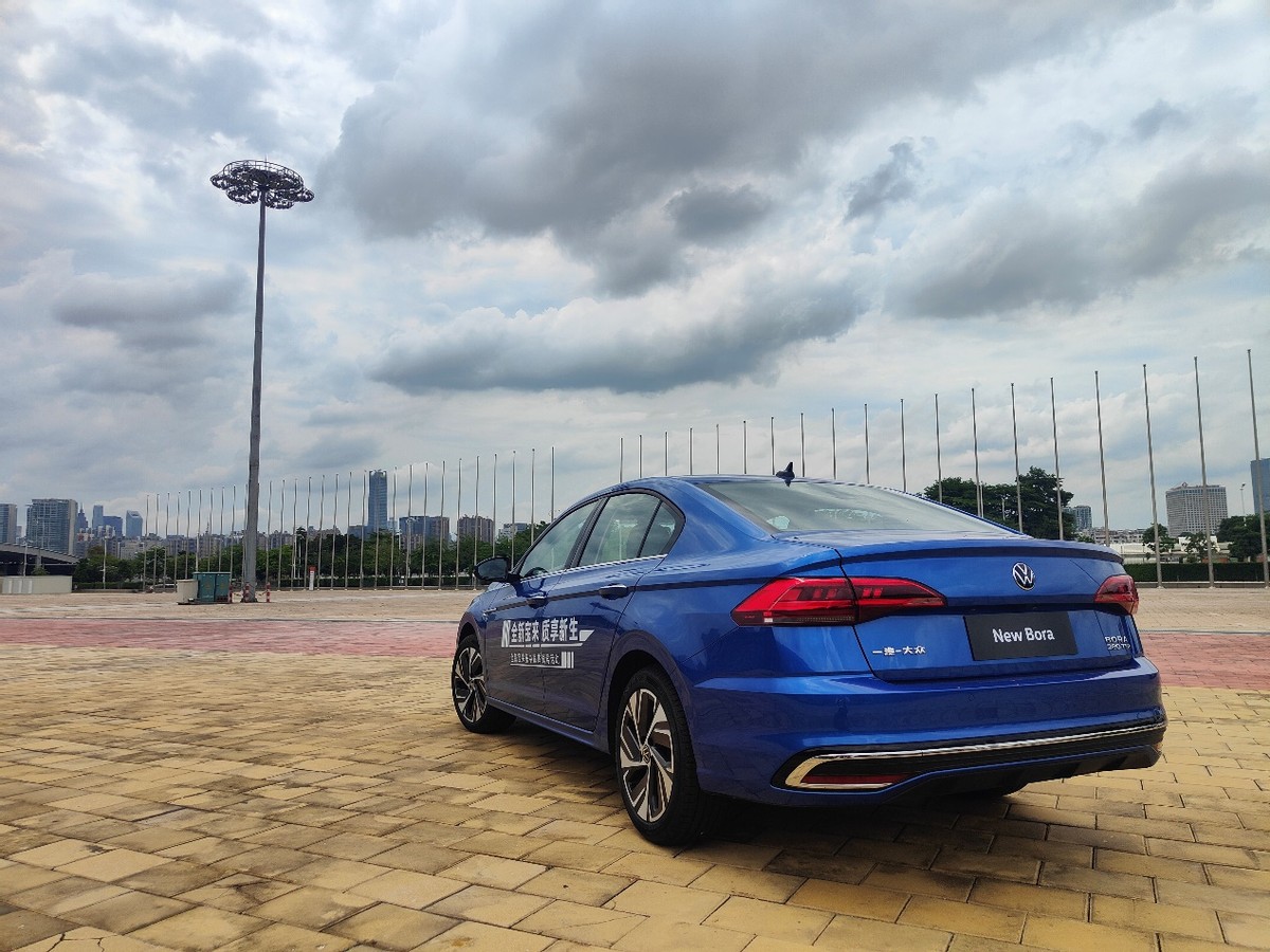 新款宝来顶配测评,全新宝来2022款油耗怎么样