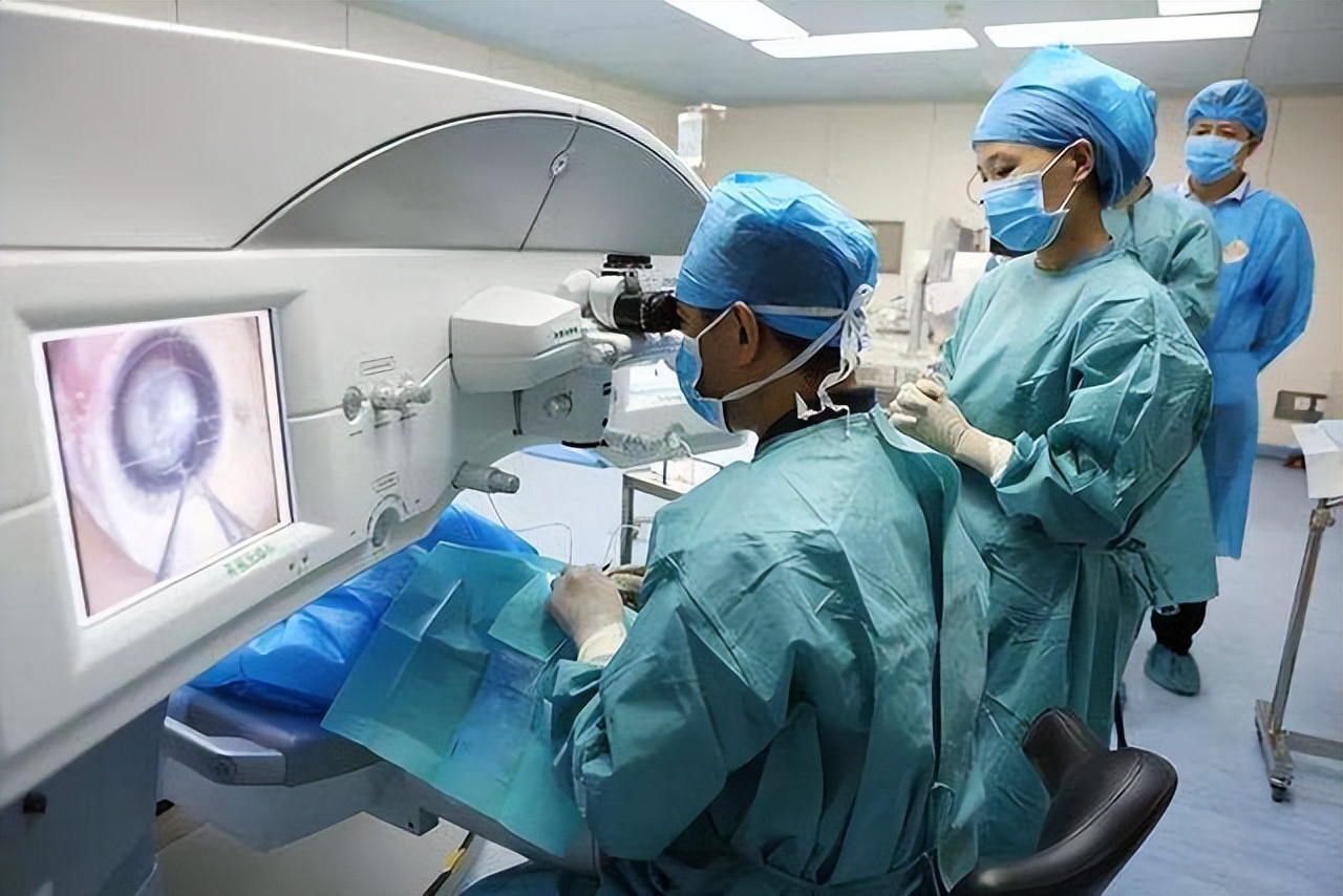 激光手术治近视眼可怕吗,激光手术治疗近视眼靠谱吗