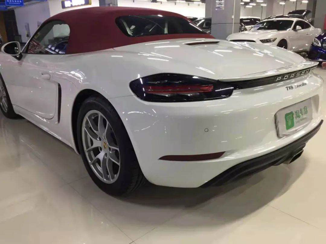 18款保时捷718敞篷2.5t二手多少钱,保时捷718新款敞篷车顶配落地价