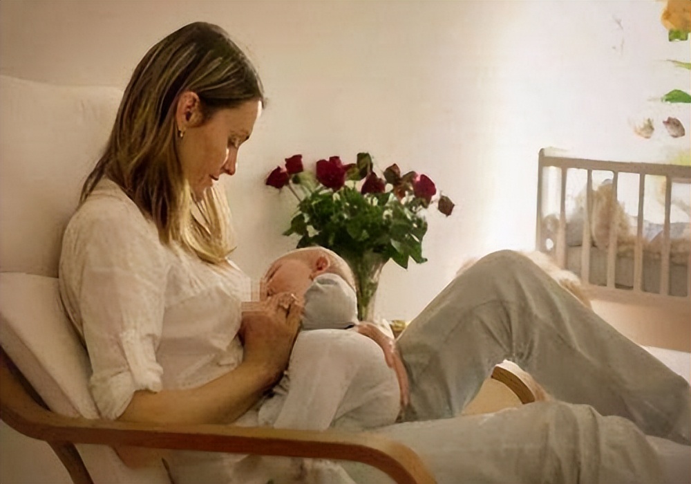 4岁左右的孩子，仍然在喝配方奶，正常吗？配方奶几岁喝好些？