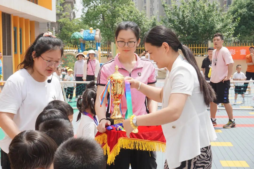 亲子足球运动嘉年华,幼儿园亲子足球嘉年华入场仪式