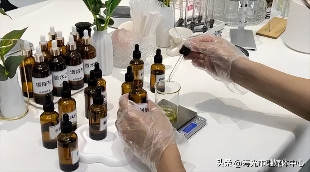 一个寿光00后的香水店