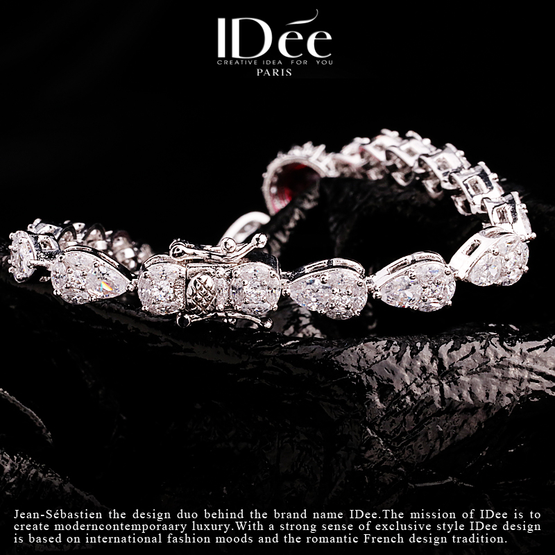 演绎悦己的优雅浪漫——法国IDee红水晶耀钻轻奢手链浪漫腕饰