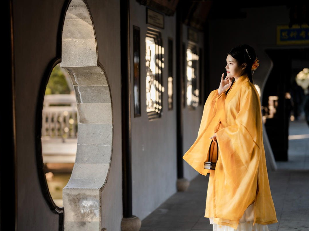 我依旧痴心在等待,你依旧狠心不来