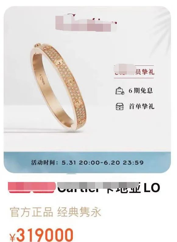 35岁女主持携父母定居美国，背20万包被指炫富，嫁富豪老公很幸福