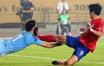 最佳门将曾诚近况,硬汉曾诚