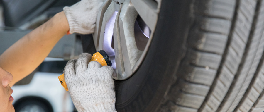 汽车启动听到嗒的一声启动不了,汽车启动吱吱响启动不了怎么办
