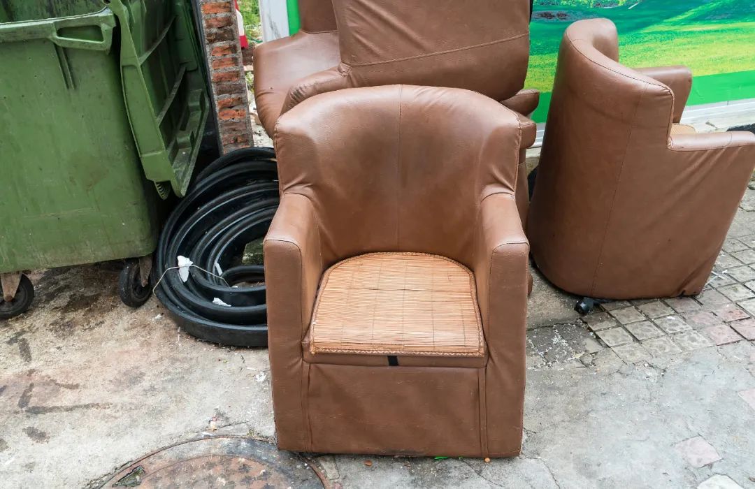 想卖又卖不掉的房子,不要了的旧家具该往哪里扔