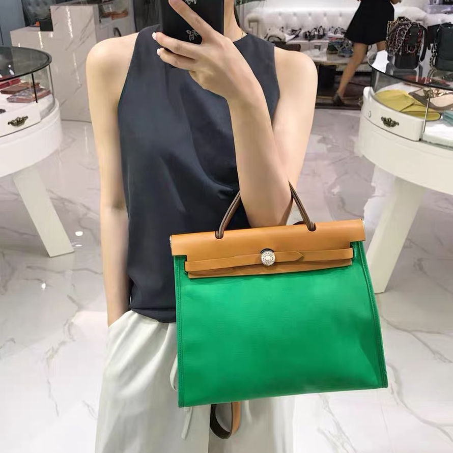 每到秋天，手和腿上就会出现各种干燥情况，还会脱皮，要怎么办？