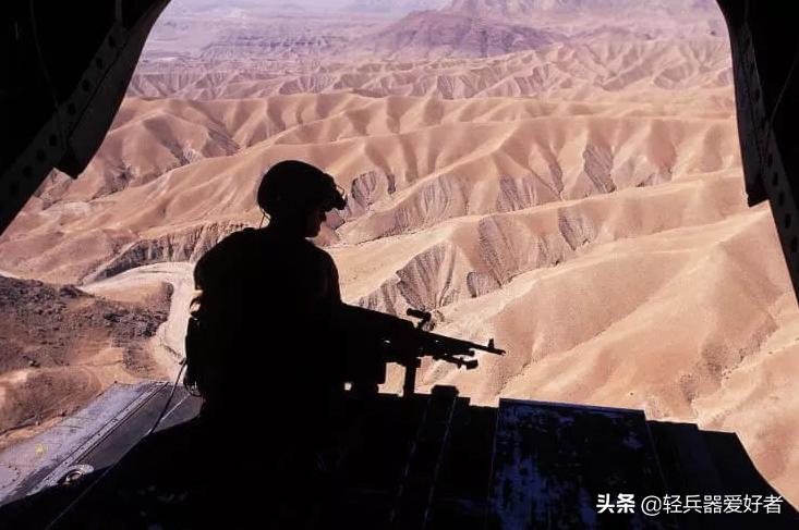 真实战场上的重机枪,轻机枪手能携带多少子弹