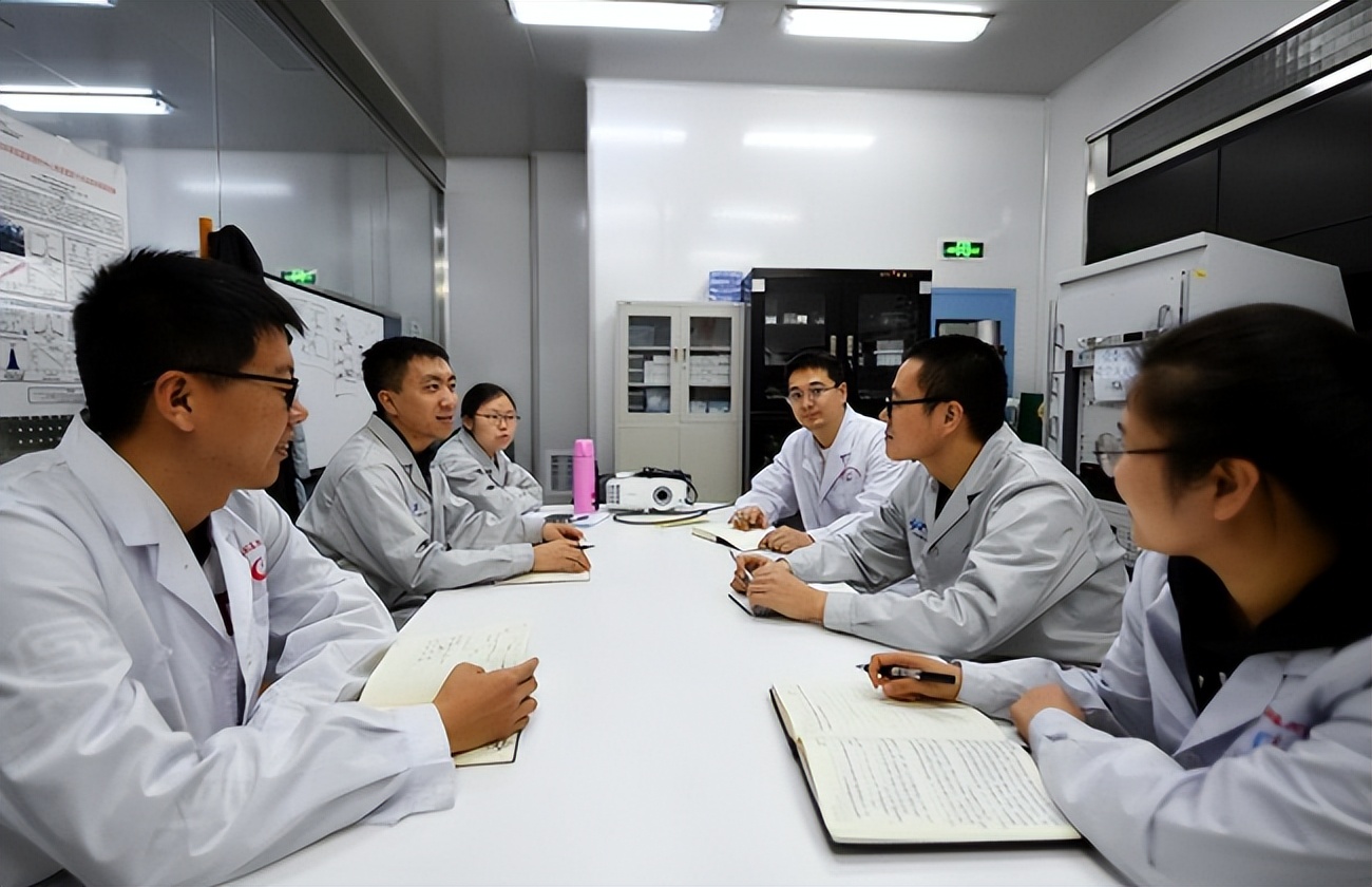 3.2万华裔科学家移籍美国，我国大批科研人才为何会流失？