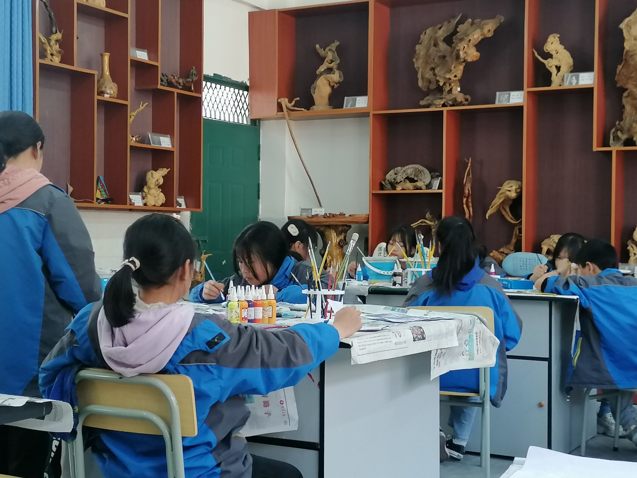 老师是学生的引路人还是陪伴者,老师是孩子的引路人还是领路人