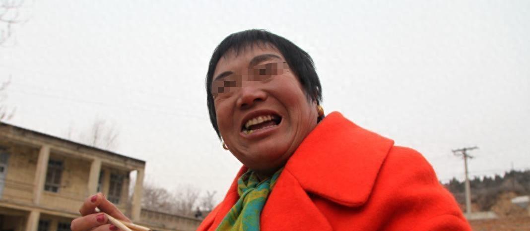 70岁老人洗菜被扣,菜扣