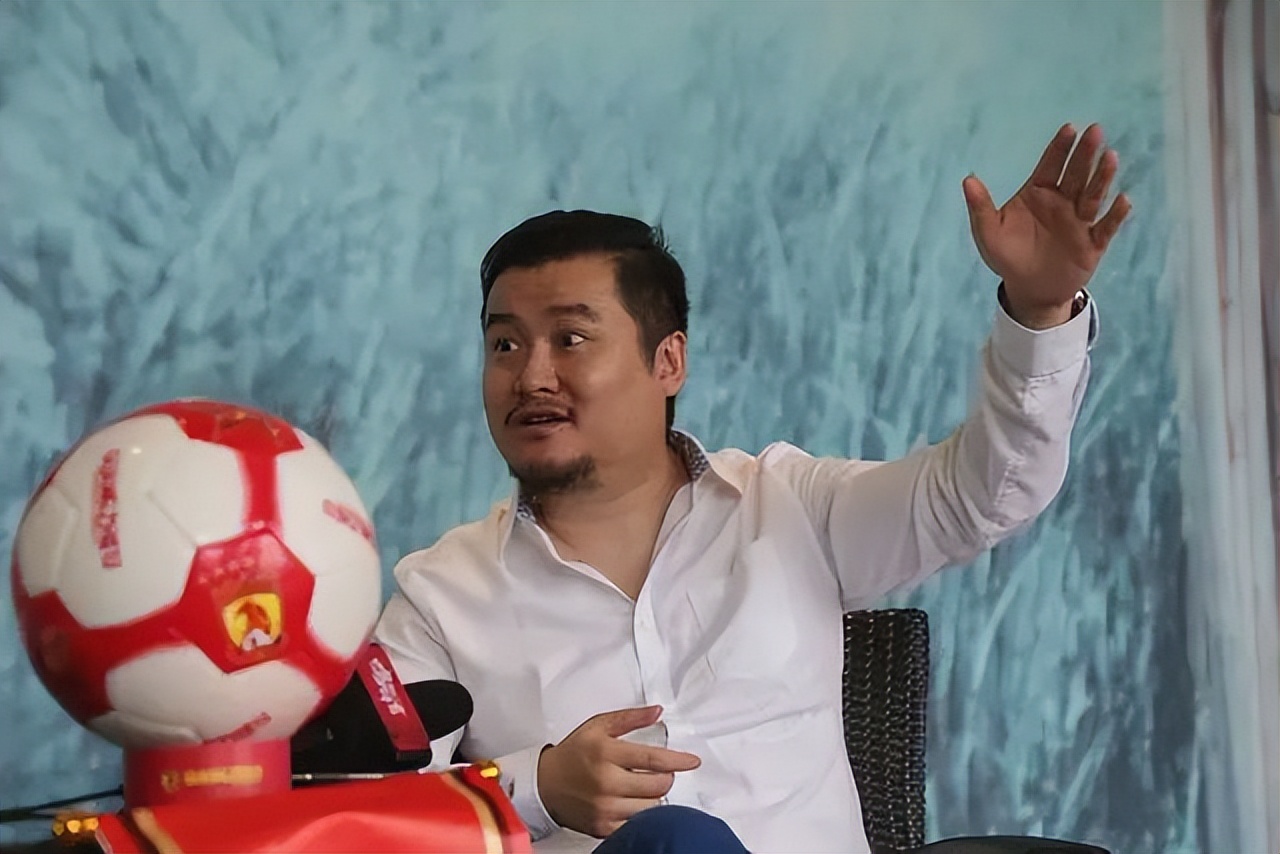 足球解说员贺炜恭喜梅西夺冠,贺炜经典催泪解说词梅西