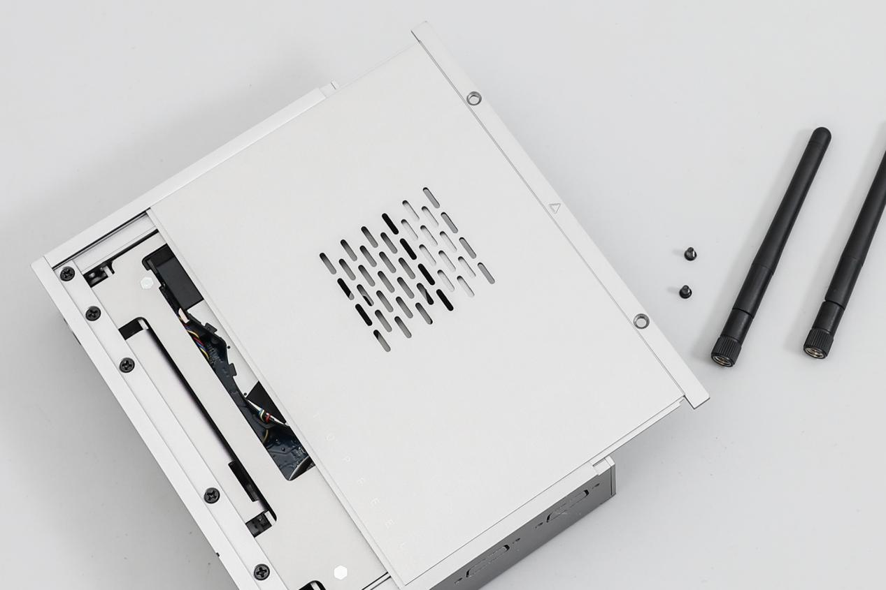 这才叫“多屏”最强电脑！极夜8110m微型小主机：一机四屏够不？