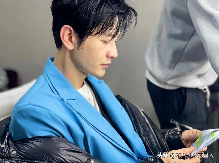 刘晓庆戴头套,刘晓庆戴假发吗