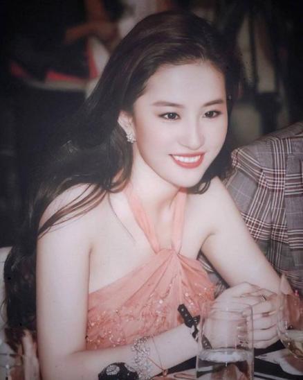 男星假戏女明星有多无奈,娱乐圈内幕爆料男明星