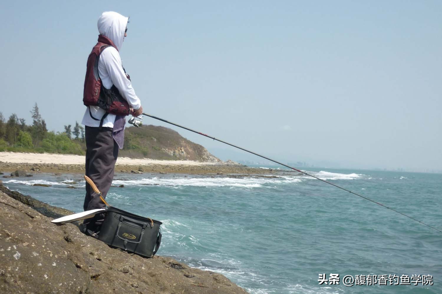 海钓钓鱼技巧新手入门,海钓初学者入门教程岸边钓法
