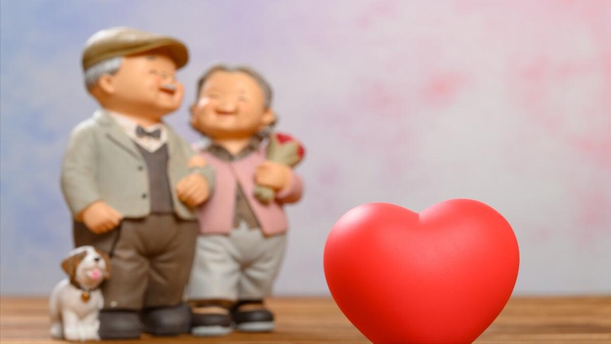 70岁以上老人的生活建议,老年人还能再婚或同居生活吗