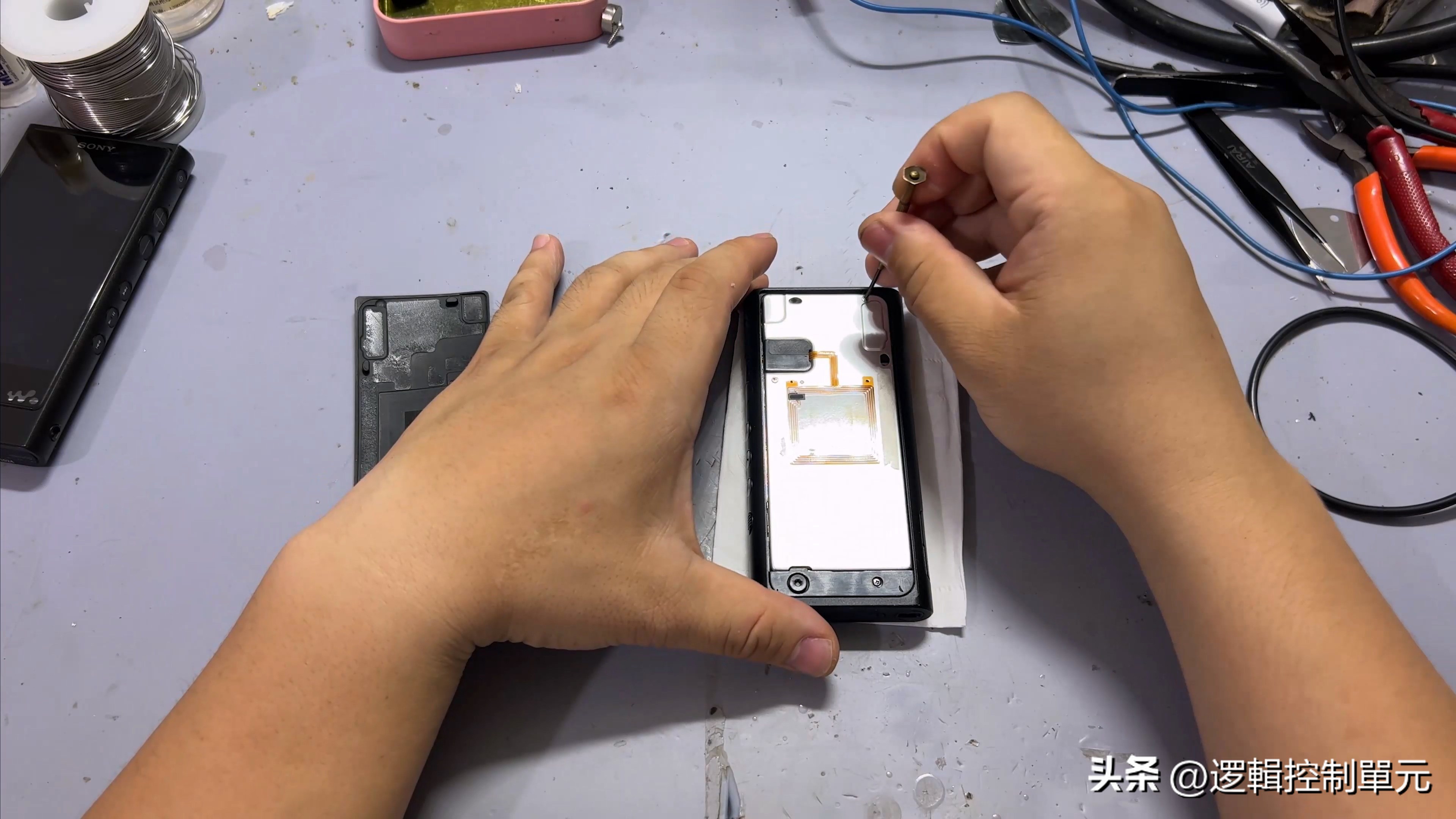 sony播放器zx300a拆解,索尼zx300a怎样更换电池