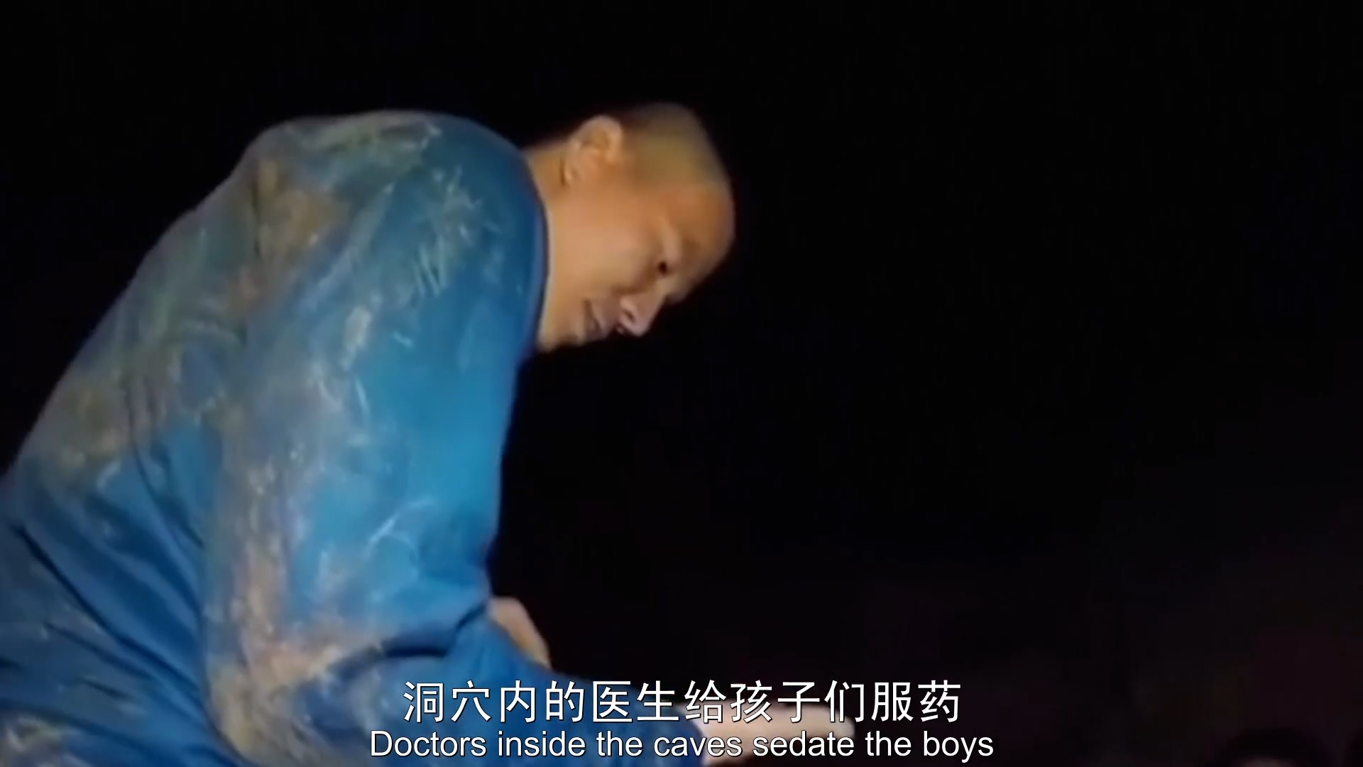 泰国18人球员困在洞穴事件全过程,泰国洞穴救援教练去世