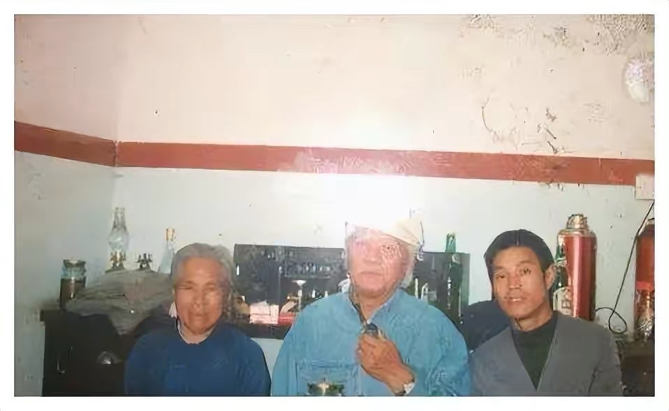 成龙跟他哥相认,成龙与哥哥相认完整版