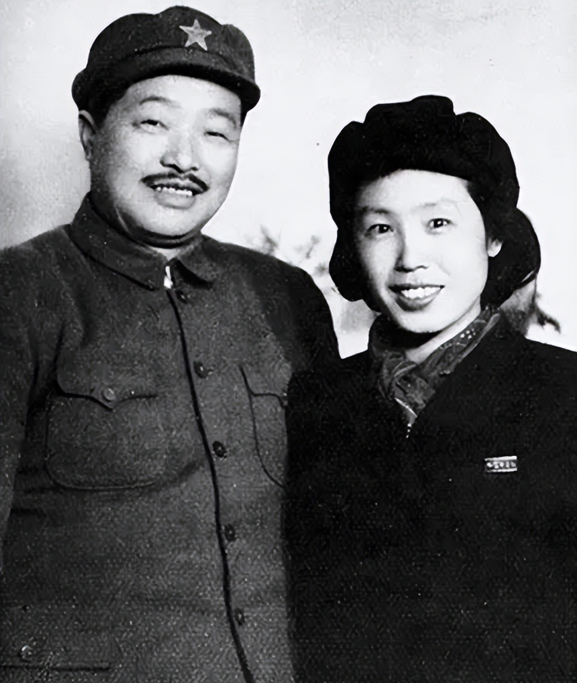 1950年贺龙在成都收到肖艮艮来信，立即通知廖汉生：赶快到成都来