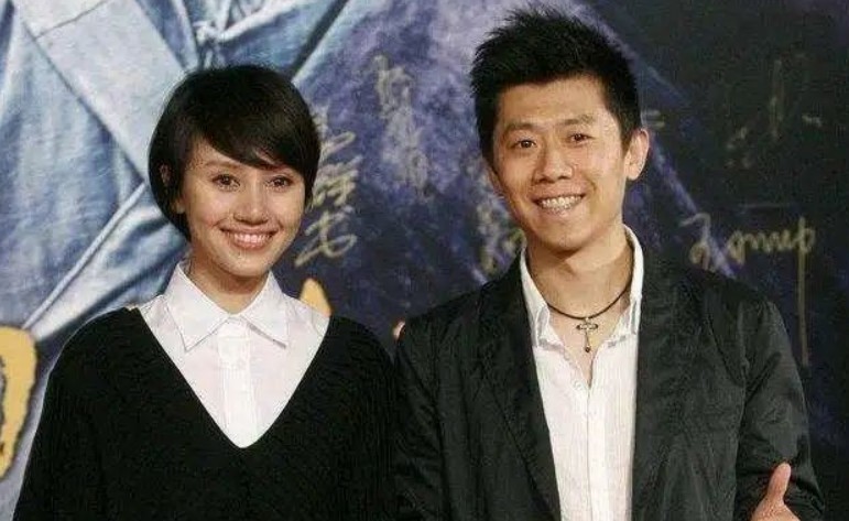 低调恩爱的明星夫妻,10对恩爱的明星夫妻视频