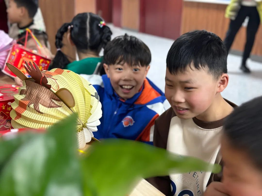 元宵节手工灯笼的做法,元宵节发光的灯笼手工