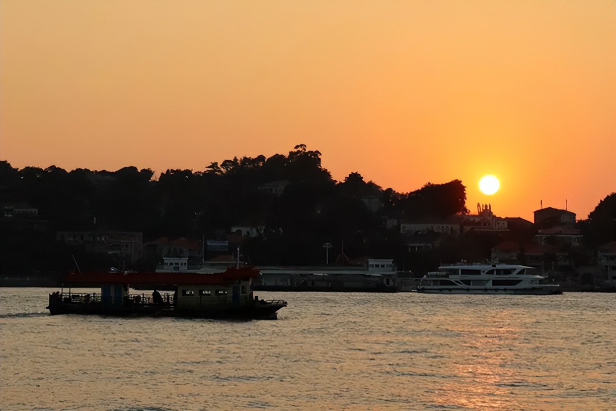 香港的天星小轮是什么样子的,香港天星小轮尖沙咀