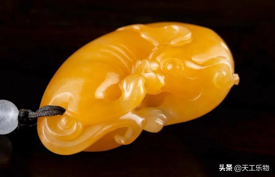 什么样的红皮白肉籽料只卖1000块,红皮籽料和黄沁皮籽料的区别