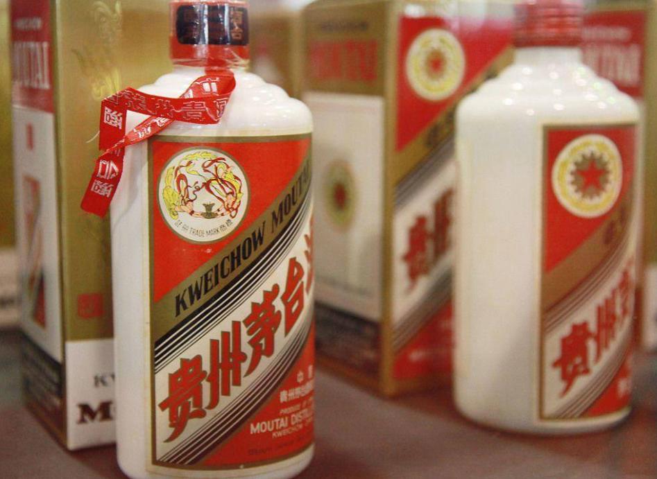 男子鉴定茅台酒真的假的,男子上门鉴定几十瓶假茅台发飙