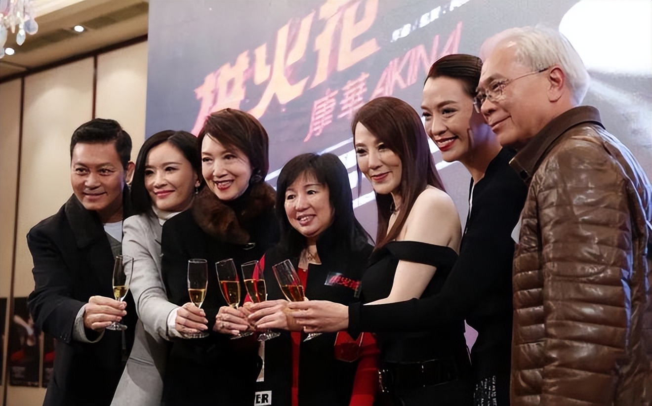 她7岁从天津到香港，是TVB“*用御***妇情**”，有小鲜肉追钱都花给父母