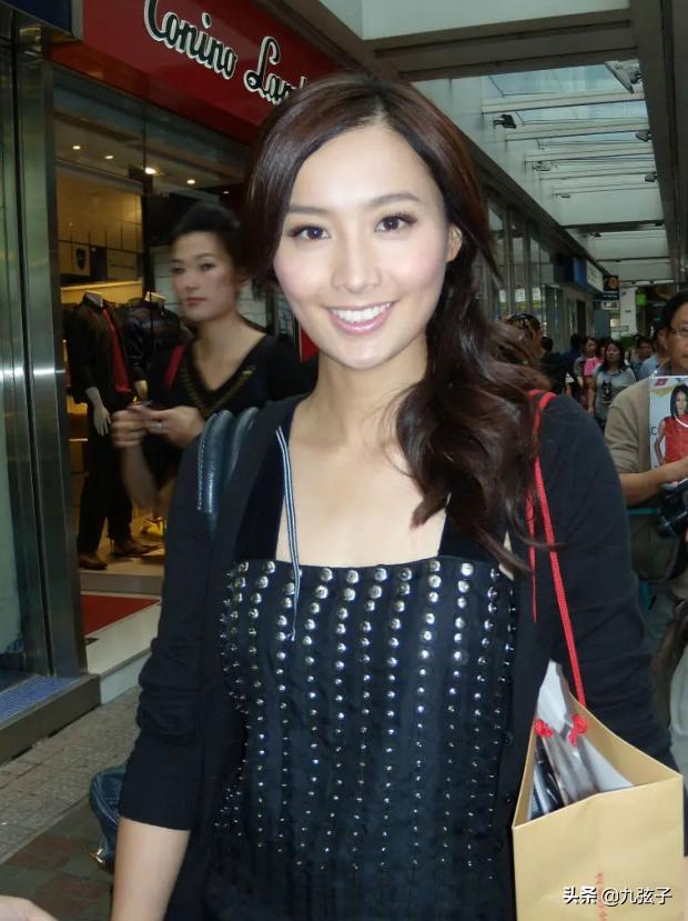 陈法拉谈婚后生活,陈法拉二婚后与女儿合影