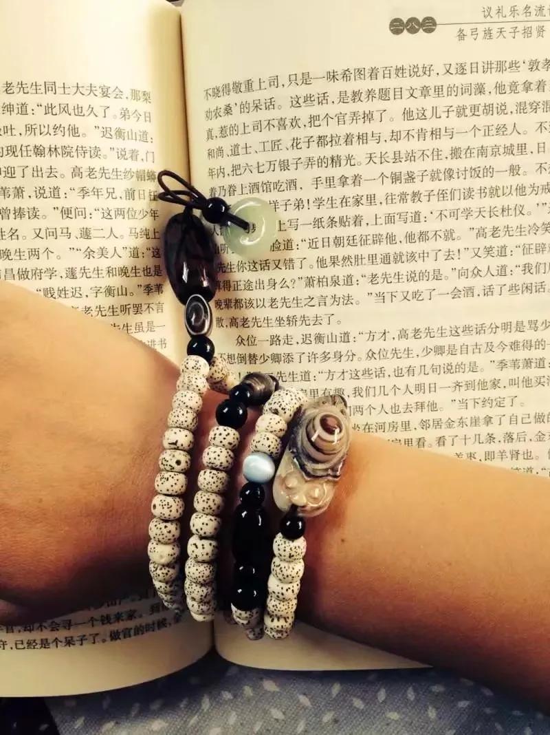 晒晒我的翡翠手串,晒晒我的天珠手串