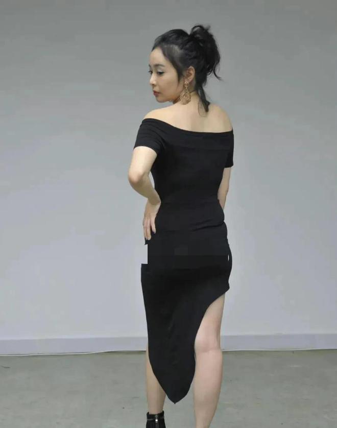 脸上有痘坑的明星,脸上爆痘特别多还好看的明星