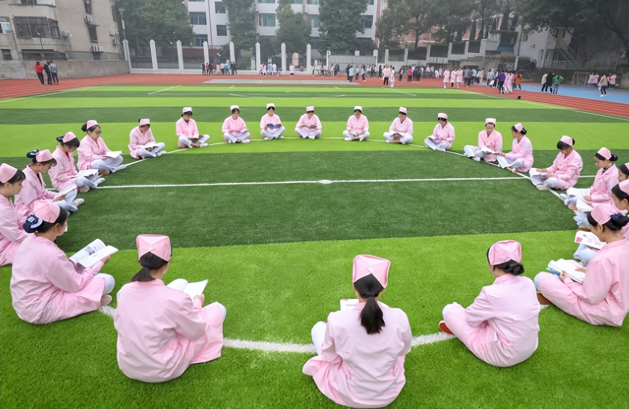 女人无子宫无卵巢,51岁女子试管生下4胞胎