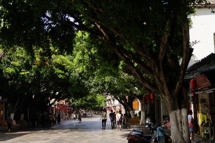 这座好吃好玩好住的云南小城，我劝你一定早点去