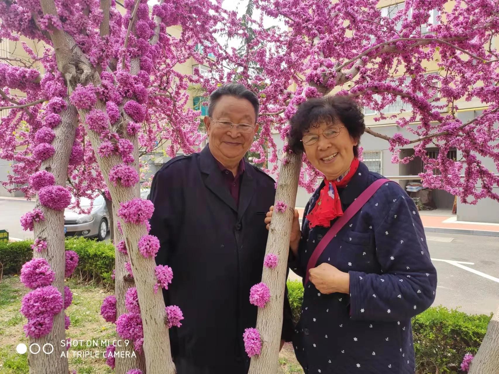 原创微型散文诗：乐与春天合影爱与快乐同行