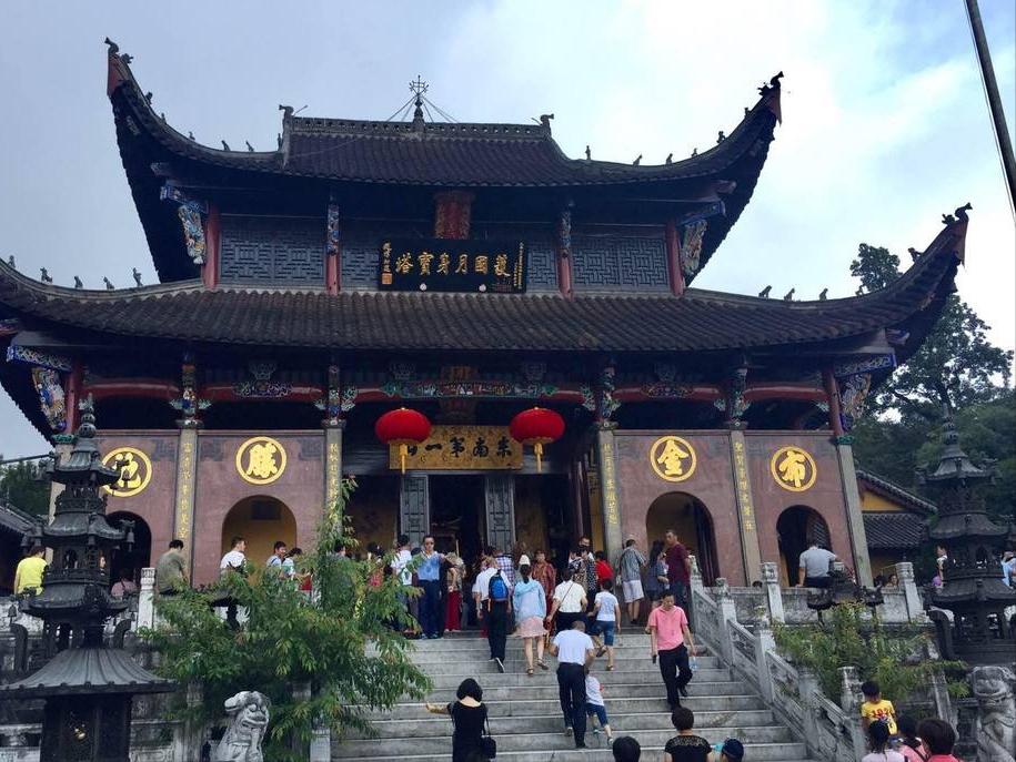 国内人气最旺的十大宗教名山,国内人气最旺十大名山