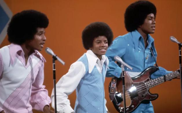 迈克尔杰克逊去世得了什么疾病,迈克杰克逊儿子遗传白化病