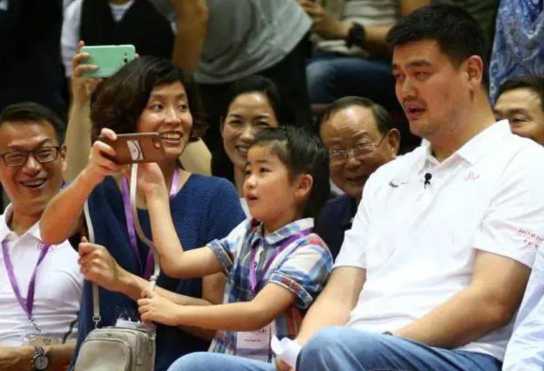 姚明女儿最新身高,姚明女儿12岁身高已超1米7